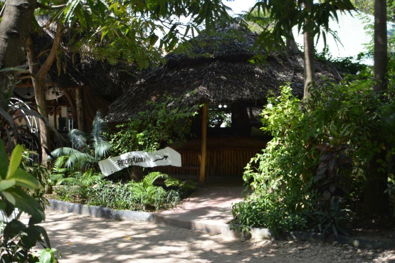 Triniti Oysterbay Otel Darüsselam Dış mekan fotoğraf