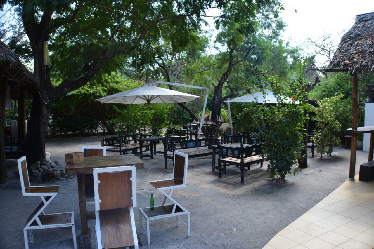 Triniti Oysterbay Otel Darüsselam Dış mekan fotoğraf